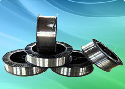 巨一焊材銅鋁藥芯焊絲具有焊接范圍廣、操作簡便、焊接性能好等諸多優勢，具體如下：